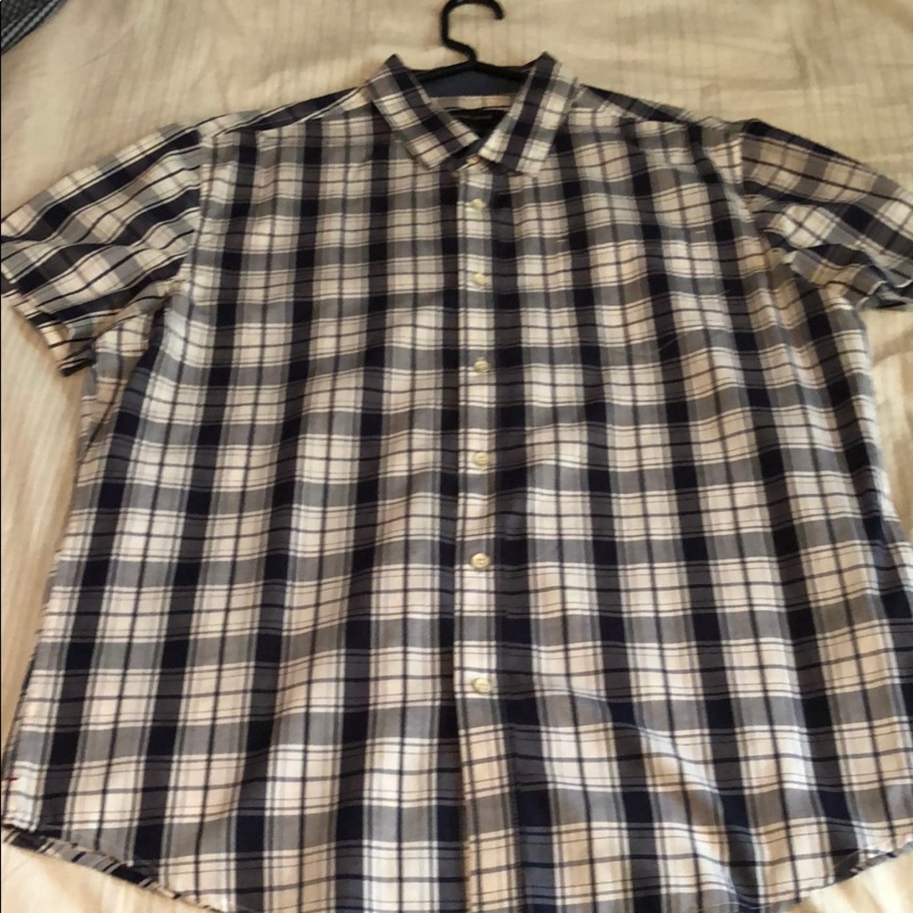 Short sleeve button up